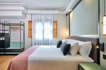 Double Room (Essential)