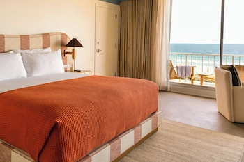 Suite, 1 King Bed, Balcony, Oceanfront