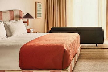 Junior Suite, 1 King Bed (Soundside)