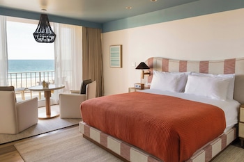 Standard Room, 1 King Bed, Balcony, Oceanfront