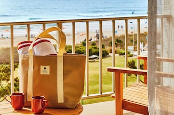 Standard Room, 1 King Bed, Balcony, Oceanfront