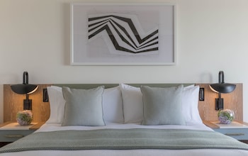 Premier Room, 1 King Bed, Balcony