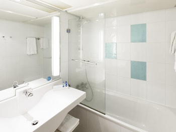 Classic Room, 1 Queen Bed, Accessible