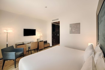 Superior Room (Duomo View Extra Bed 2 Ad + 1 Ch)