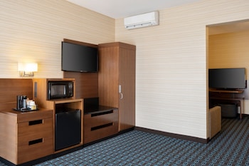 Studio, Multiple Beds, Accessible Bathtub, Pool View