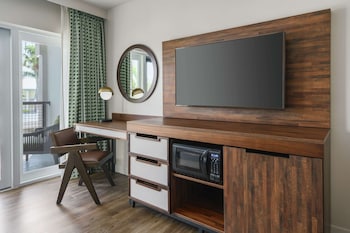Room, 1 King Bed, Accessible, Ocean View (Mobility & Hearing, Roll-in Shower)