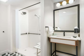 Room, 1 King Bed, Accessible (Mobility & Hearing, Roll-in Shower)