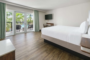 Room, 1 King Bed, Pool View