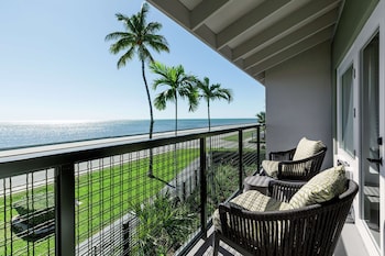 Room, 1 King Bed, Accessible, Ocean View (Mobility & Hearing, Roll-in Shower)