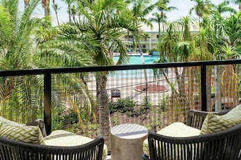 Room, 1 King Bed, Pool View