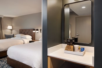 Deluxe Room, 2 Queen Beds, Patio