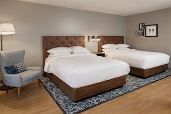 Traditional Room, 2 Queen Beds (Mobility/Hearing Accessible, Tub)