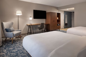 Executive Suite, 1 King Bed with Sofa bed (Poolside)