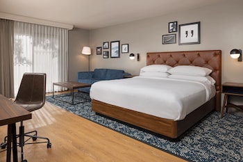 Deluxe Room, 1 King Bed with Sofa bed, Patio