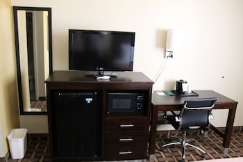 Room, 1 Queen Bed, Smoking (Efficiency)