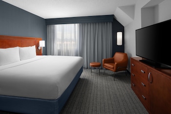 Suite, 1 Bedroom, Courtyard View