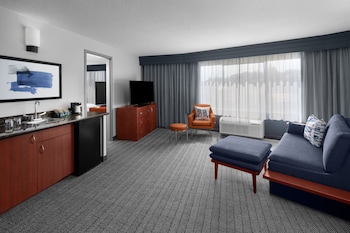 Suite, 1 Bedroom, Courtyard View