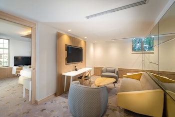 Superior Room, 1 King Bed, Corner