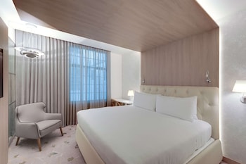 Superior Room, 1 King Bed, Accessible (Mobility & Hearing, Roll-in Shower)