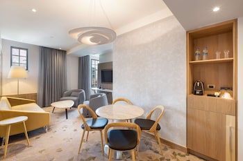 Superior Room, 1 King Bed, Corner