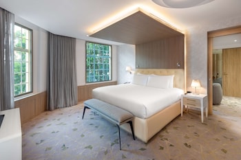 Superior Room, 1 King Bed, Corner