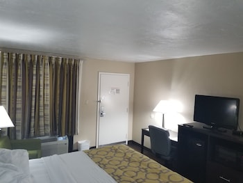 Room, 1 King Bed, Accessible, Non Smoking (Mobility/Hearing, Roll-in shower)