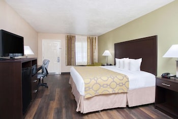 Room, 1 King Bed, Accessible, Non Smoking (Mobility/Hearing, Roll-in shower)