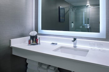 Room, 1 King Bed with Sofa bed (Mobility/Hearing Accessible, Tub)