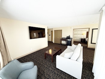 Suite, 1 King Bed, Non Smoking, Refrigerator & Microwave