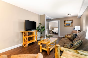 Suite, 1 King Bed, Non Smoking, Jetted Tub