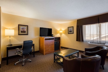 Suite, 1 King Bed, Non Smoking, Refrigerator & Microwave