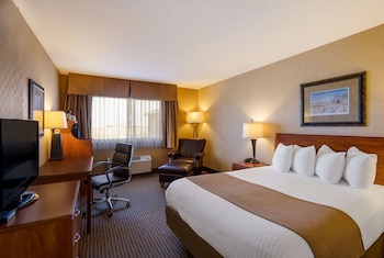 Standard Room, 1 Queen Bed, Accessible, Refrigerator & Microwave (Walk-in Shower)