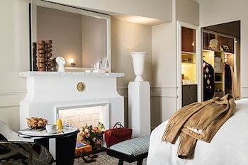 Suite, 1 Double Bed with Sofa bed (Opera, Separate living room)