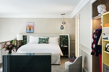Suite, 1 King Bed, Balcony (Opera Duplex, Blvd. or Scribe St.view)