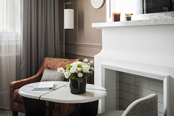 Luxury Room, 2 Twin Beds, Courtyard View (or Scribe St. View)