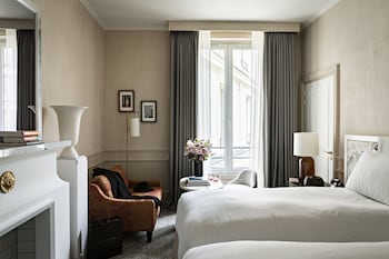 Luxury Room, 2 Twin Beds, Courtyard View (or Scribe St. View)