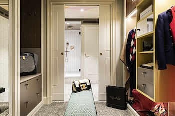 DUPLEX JUNIOR SUITE, 1 King or Queen Size Bed, Sofabed, Separate Lounge Area, Street View