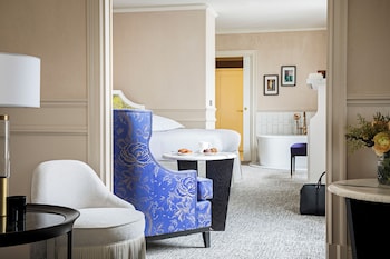 Suite, 1 Queen Bed, Terrace, Courtyard View