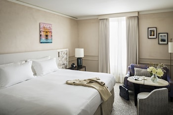 Luxury Room, 1 Queen Bed (Courtyard or Scribe St View)