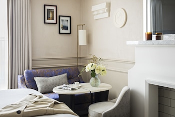 Luxury Room, 1 Queen Bed (Courtyard or Scribe St View)