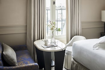 Superior Room, 1 Queen Bed, Courtyard View