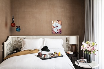 Superior Room, 1 Queen Bed, Courtyard View
