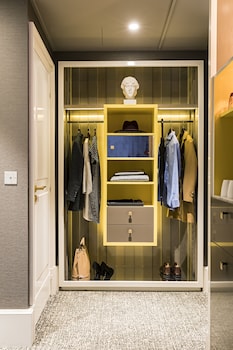 Premium Room, 2 Twin Beds, Courtyard View (or Scribe St. View, Luxury)
