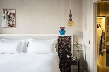 Junior Suite, 1 Double Bed with Sofa bed, Courtyard View (or Scribe St. View, Premium)