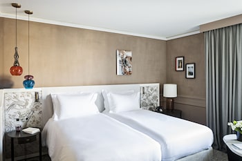 Luxury Room, 2 Twin Beds, Courtyard View (or Scribe St. View)