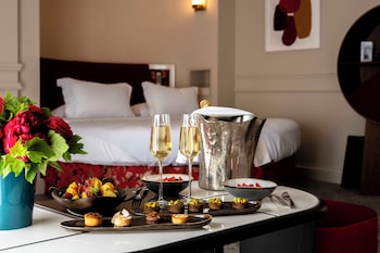 Signature Suite, 1 Queen Bed, Bathtub (Honeymoon)