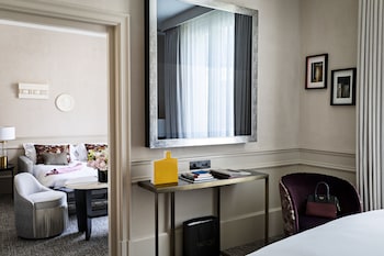 Junior Suite, 1 Double Bed with Sofa bed, Courtyard View (or Scribe St. View, Premium)