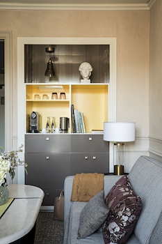 Junior Suite, 1 Double Bed with Sofa bed, Courtyard View (or Scribe St. View, Premium)