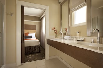 Deluxe Suite, 1 King Bed