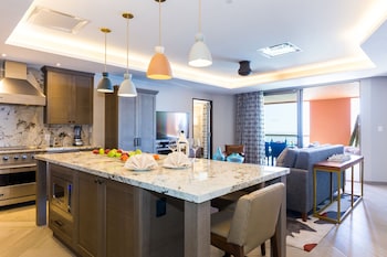 Suite, 2 Bedrooms, Balcony